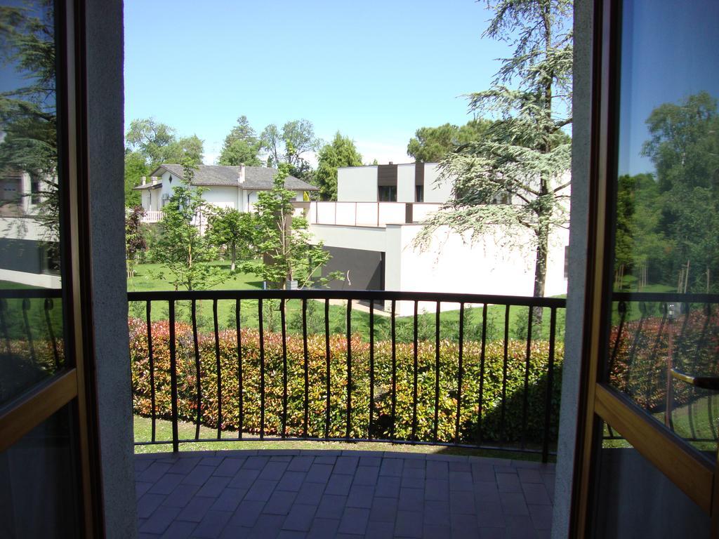 Il Glicine Sul Garda Appartamento Turistico Peschiera del Garda Exteriör bild